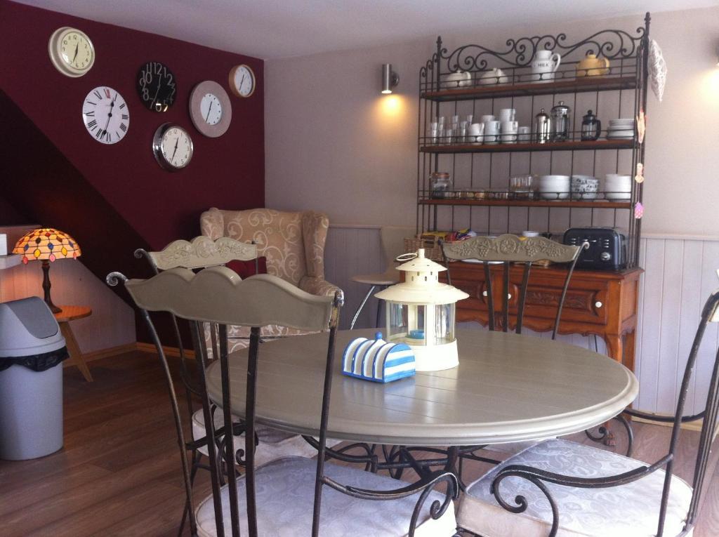 Отель Bonningtons Stansted Self Catering Станстед Маунтфитчет Номер фото