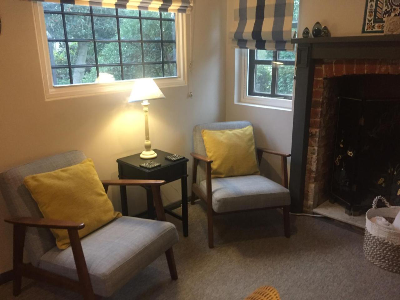 Отель Bonningtons Stansted Self Catering Станстед Маунтфитчет Экстерьер фото