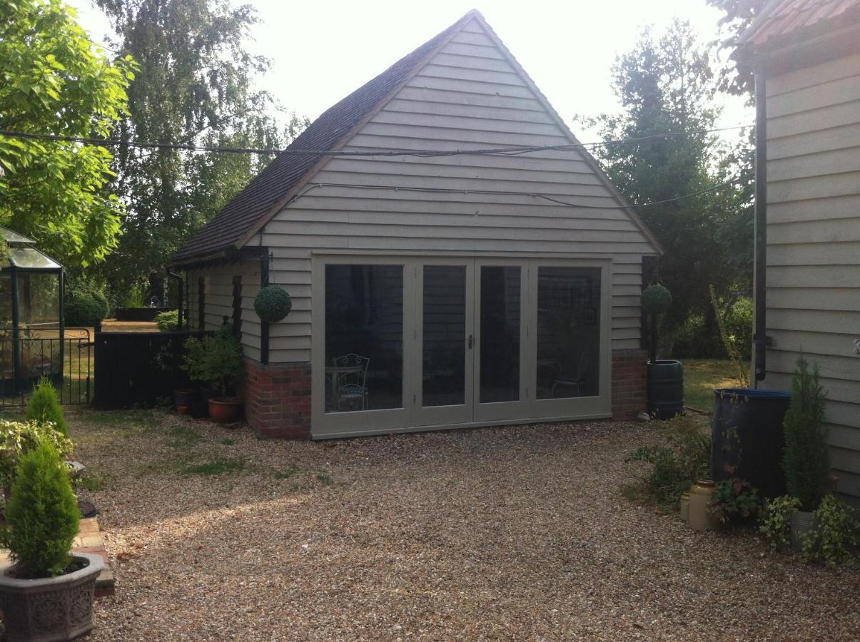 Отель Bonningtons Stansted Self Catering Станстед Маунтфитчет Номер фото