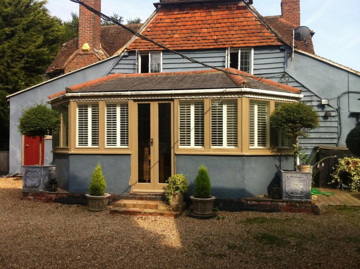 Отель Bonningtons Stansted Self Catering Станстед Маунтфитчет Номер фото