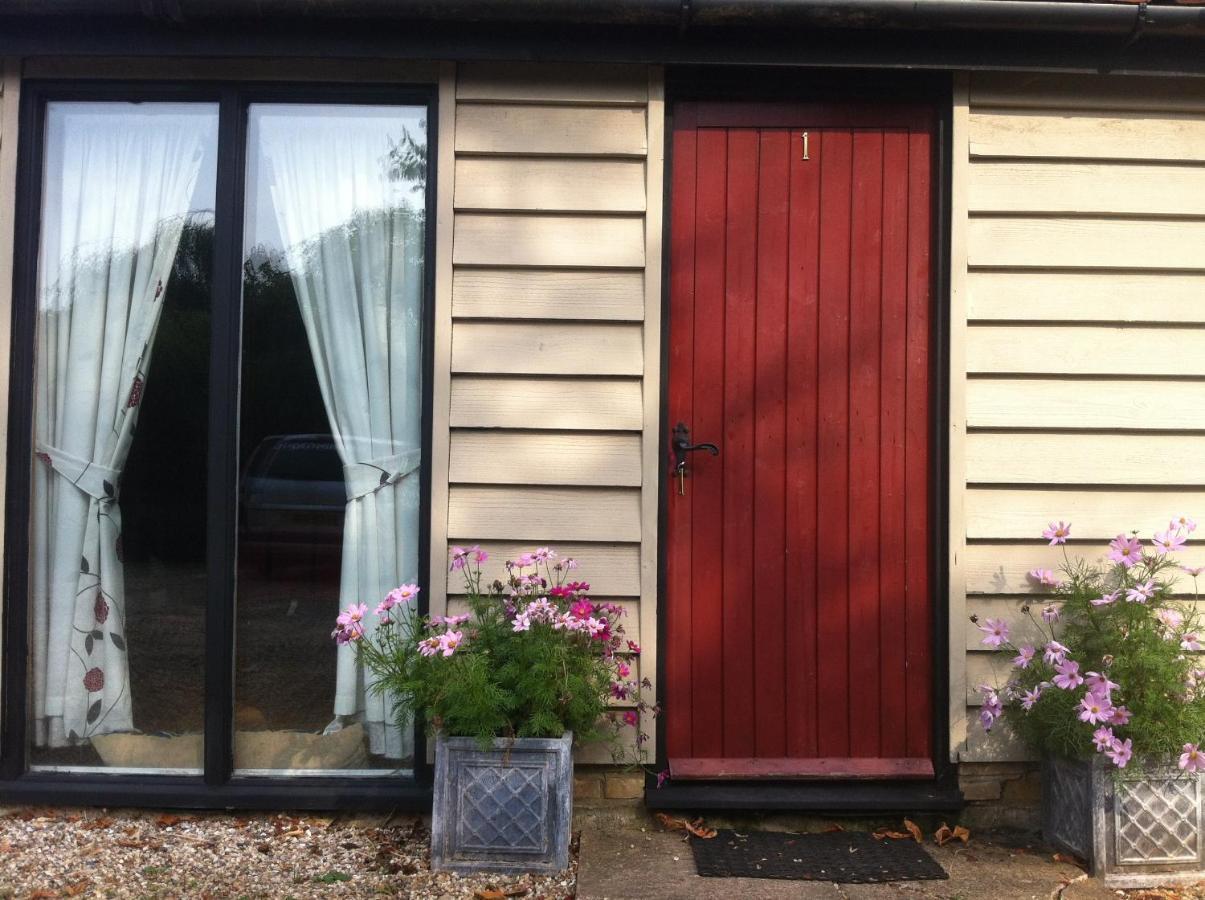 Отель Bonningtons Stansted Self Catering Станстед Маунтфитчет Номер фото
